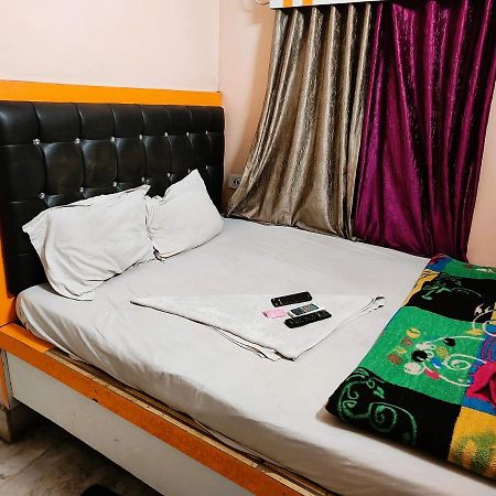 Staymaker Tirupati Guest House Колката Екстериор снимка